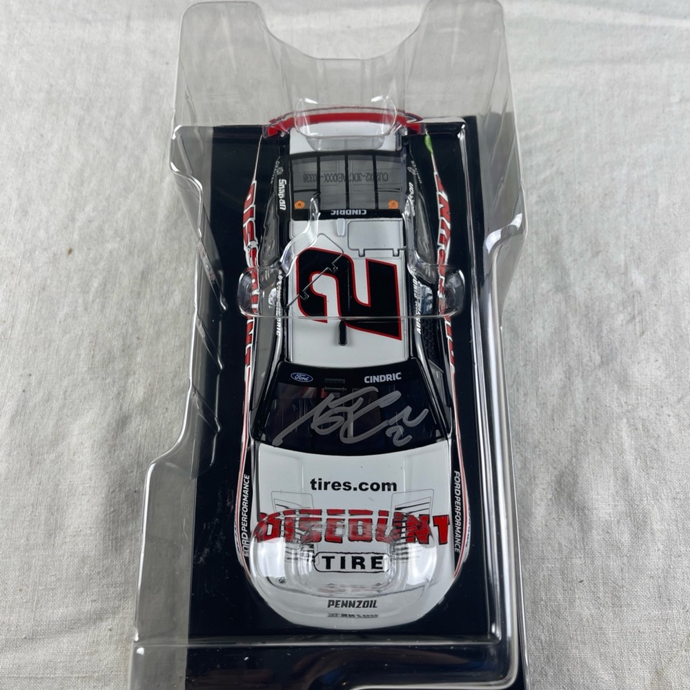 AUSTIN CINDRIC AUTOGRAPHED 2024 FORD MUSTANG DISCOUNT TIRE DIECAST